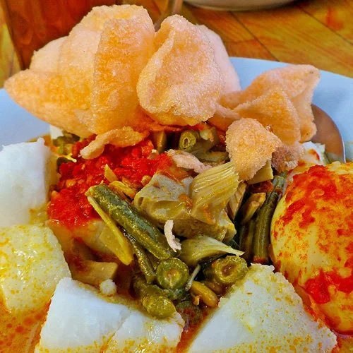 makanan khas bukit tinggi Lontong Sayur Khas Minang