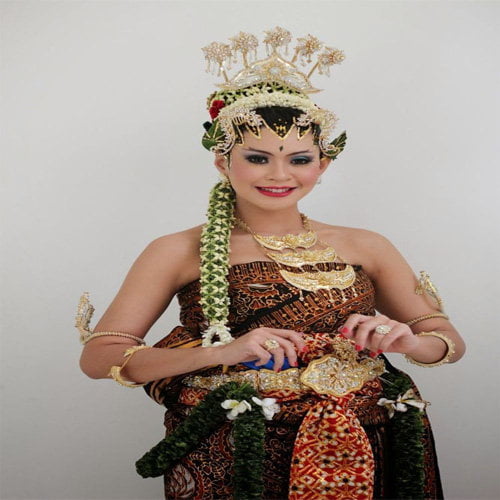 Pakaian Adat Putri Raja