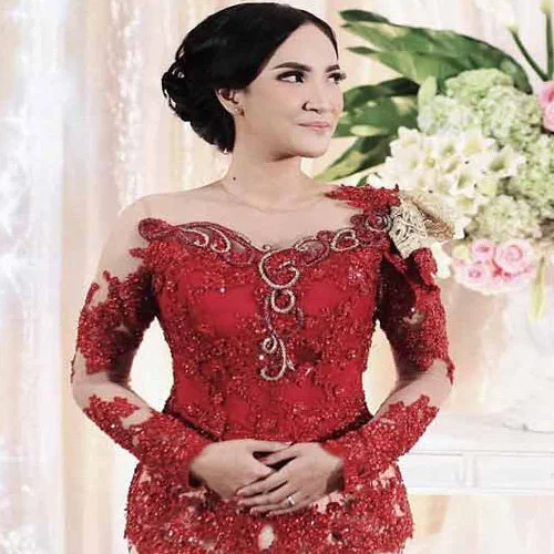 Pakaian Adat Jawa Tengah Kebaya