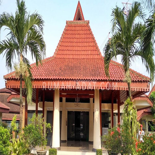 Rumah Adat Kasepuh