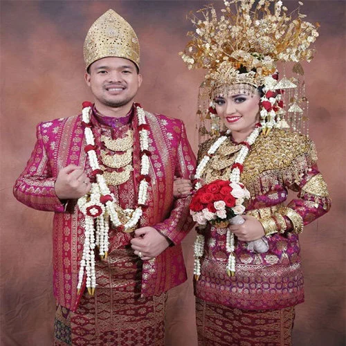 Pakaian Adat Aesan Gede