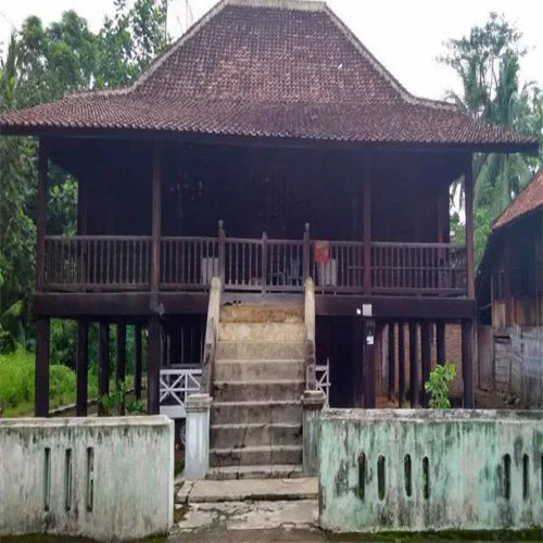 Jenis Rumah Adat Lampung (Nuwow Sesat)