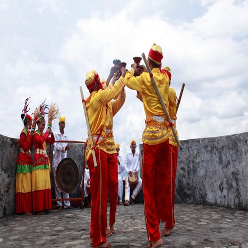 Tarian adat Maluku Tari Salai Jin